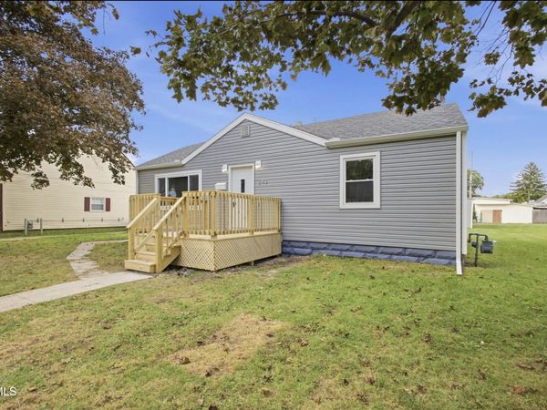 242 Sycamore Street , Fostoria, OH 44830