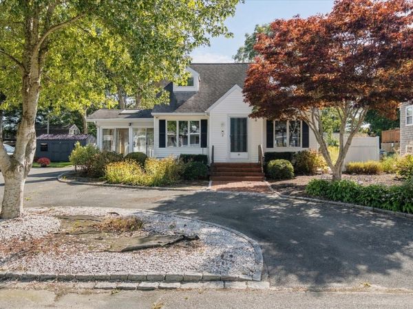 67 Ellsworth Dr, Falmouth, MA 02536