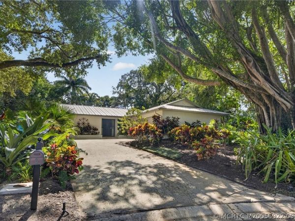 8 Admirals Walk , Sewalls Point, FL 34996
