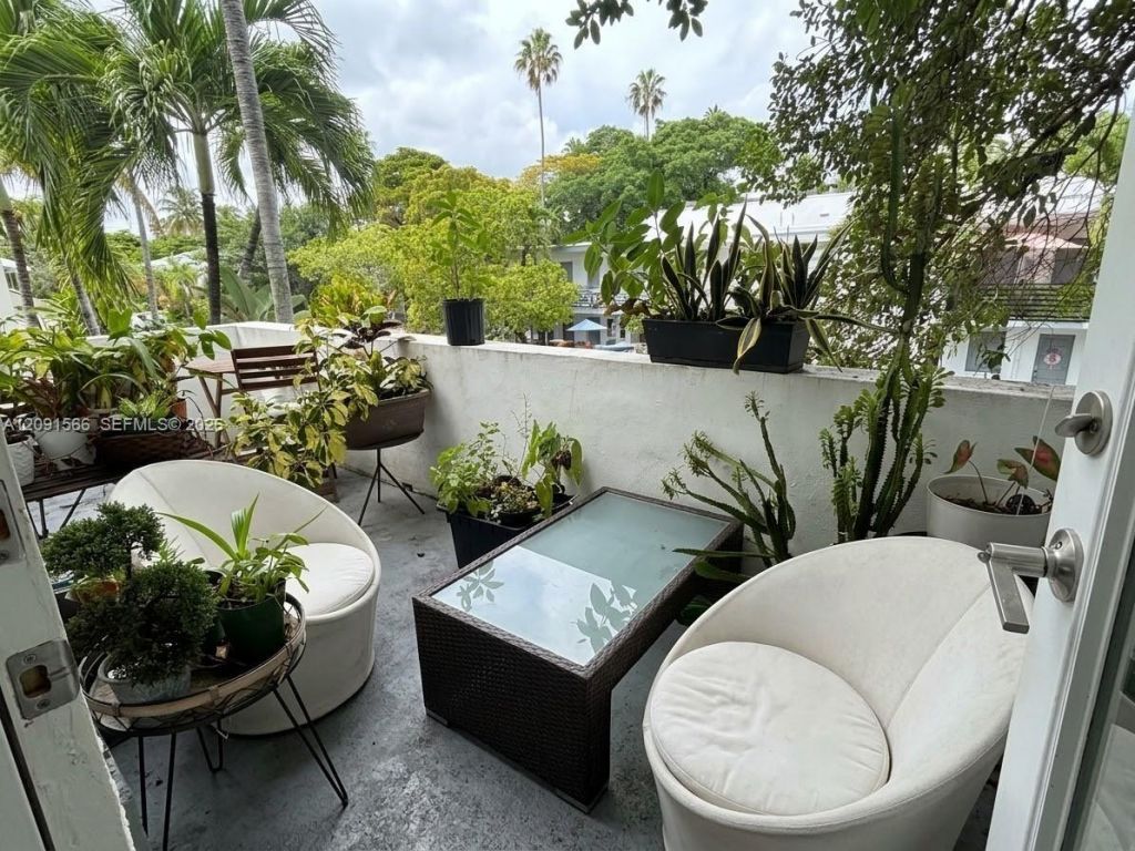 932 7th St , Unit 932D, Miami Beach, FL 33139 Photo