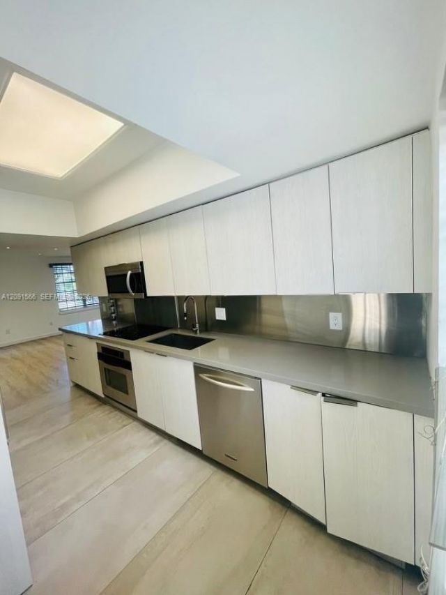 932 7th St , Unit 932D, Miami Beach, FL 33139 Photo