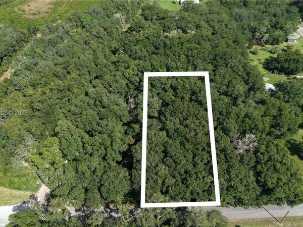 104 Twin Lake Grove Dr , Interlachen, FL 32148