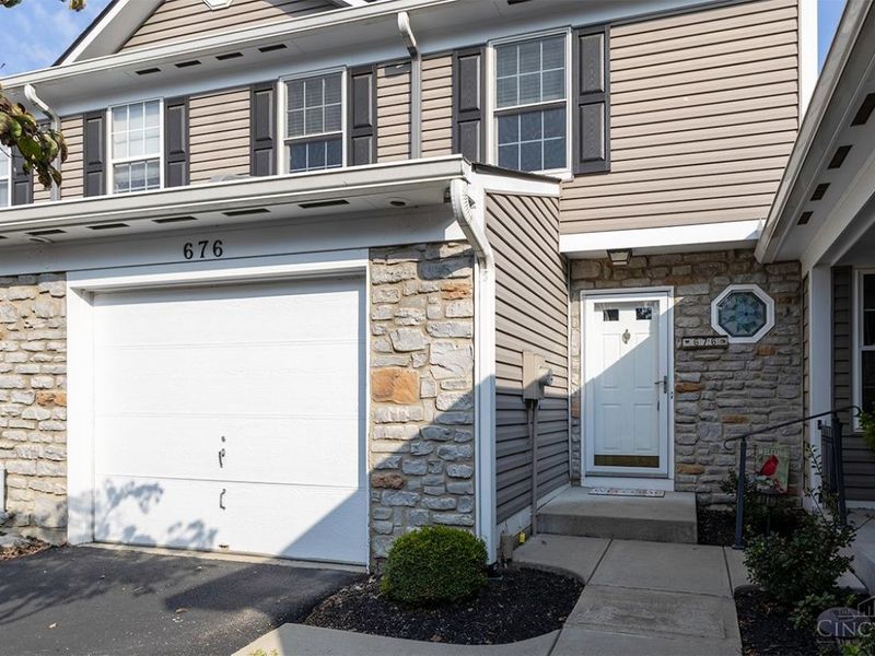 676 Stoneharbor Lane, Hamilton Township, OH 45039 Photo 2