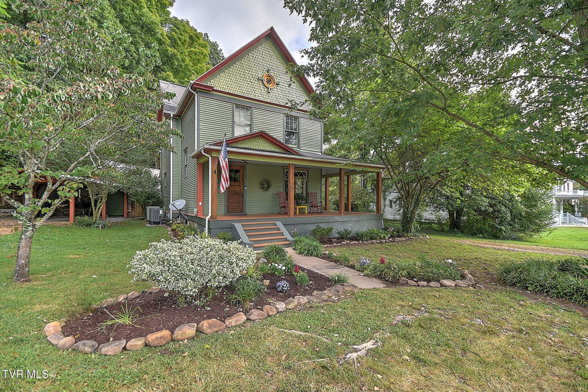 561 Clifton Street, Damascus, VA 24236 Main Photo