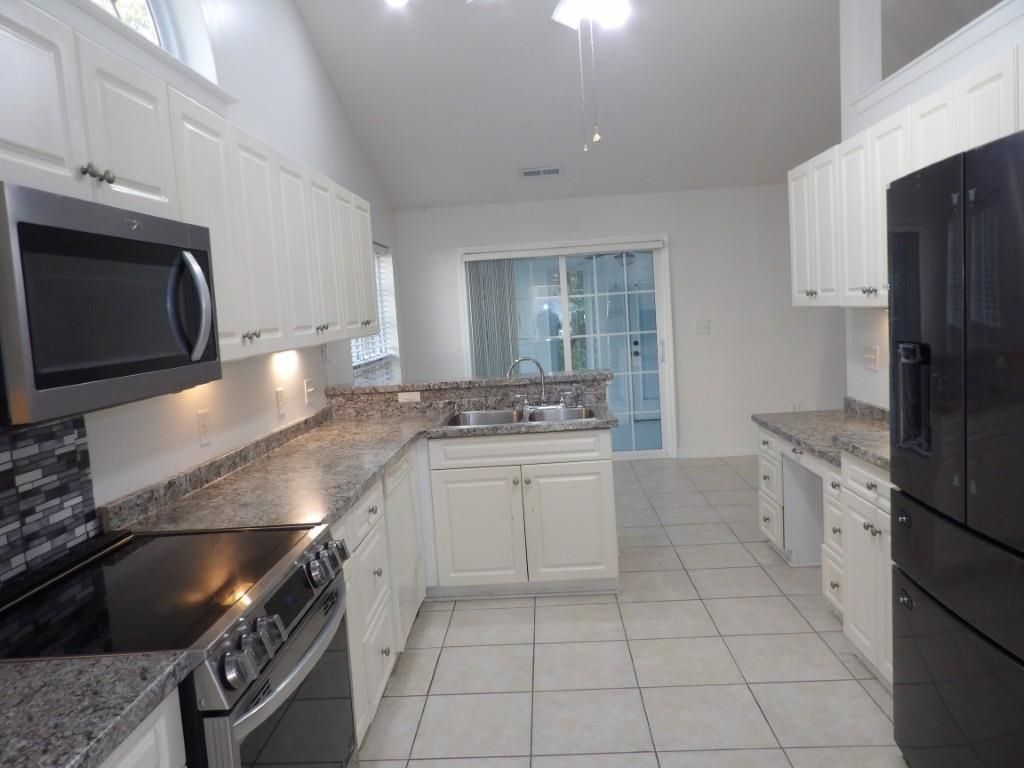 5040 Capulet Circle  Photo 12