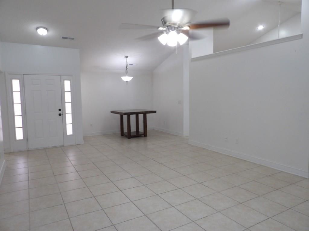 5040 Capulet Circle  Photo 4