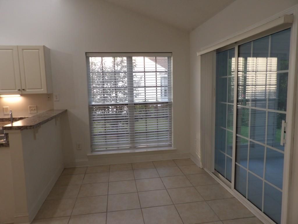 5040 Capulet Circle  Photo 6