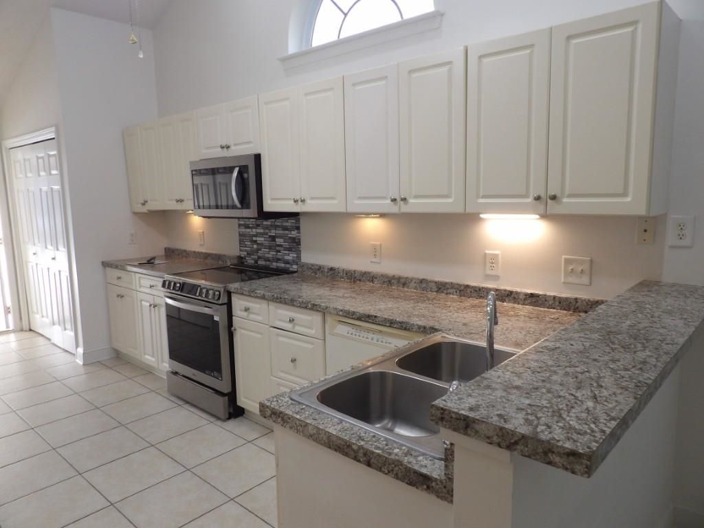 5040 Capulet Circle  Photo 7