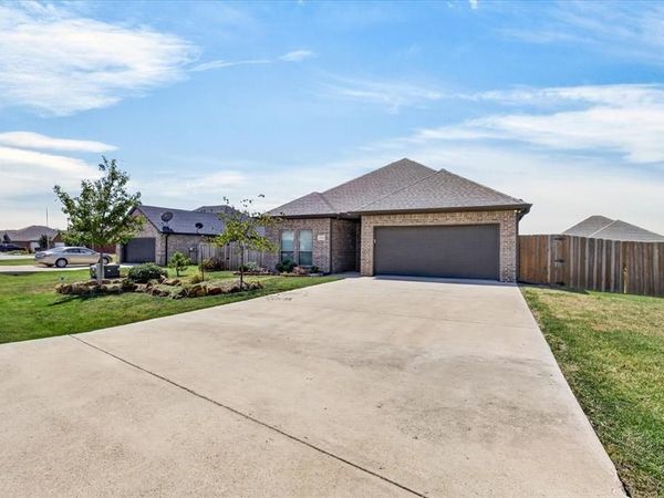 2112 Cole Street , Mabank, TX 75147