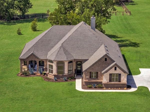 111 Eagle Point N, Azle, TX 76020