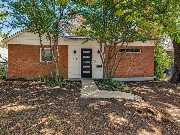 914 Westmount Avenue , Dallas, TX 75211