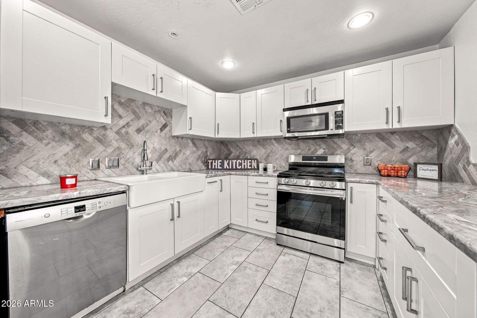 7137 N 33rd Avenue, Phoenix, AZ 85051 Main Photo