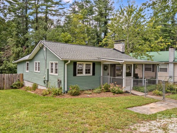 1015 Mountain View Street, Hendersonville, NC 28739