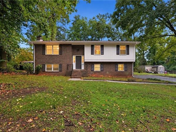 4222 King James Court , Snellville, GA 30039