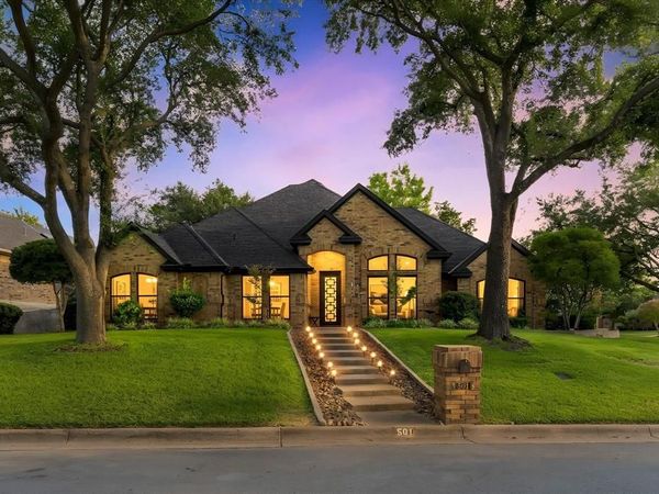 501 Green Meadow Street N, Colleyville, TX 76034