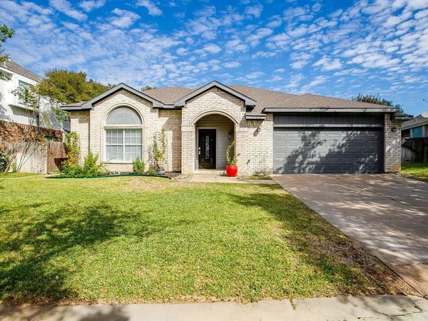7550 Deerlodge Trail, Fort Worth, TX 76137