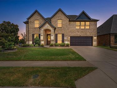 5028 Chisholm View Drive, Fort Worth, TX 76123