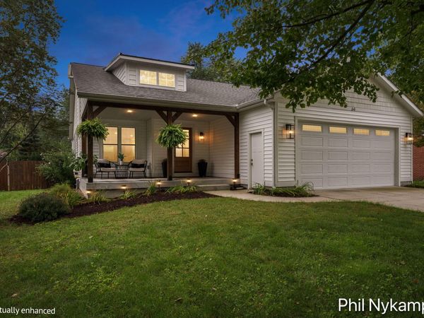 64 W 33rd Street, Holland, MI 49423