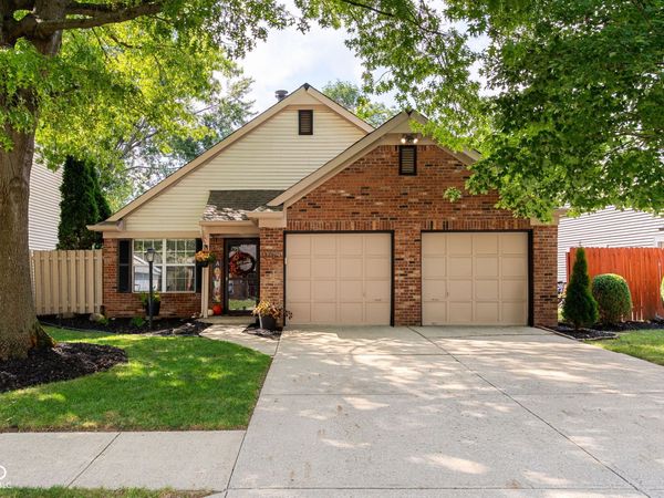 9765 River Oak Lane E, Fishers, IN 46038