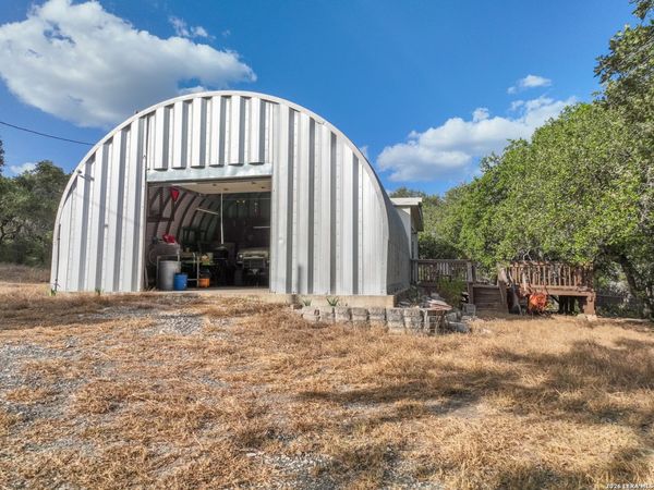 315 PRIVATE ROAD 235, Hondo, TX 78861