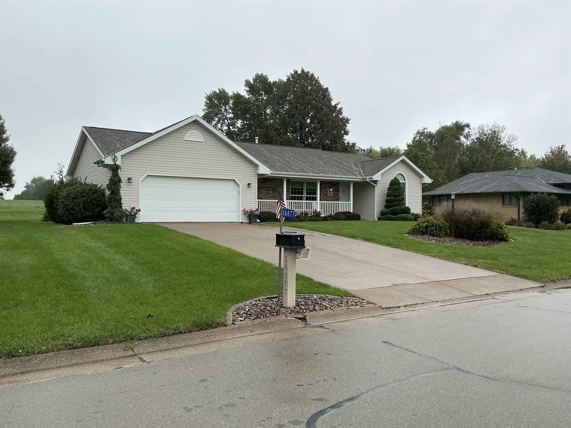 16877 Thunder Hills Drive, Peosta, IA 52068 Main Photo