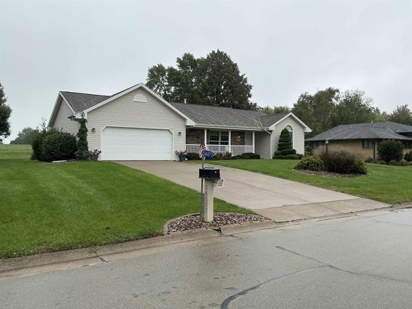 16877 Thunder Hills Drive, Peosta, IA 52068