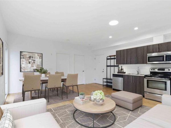 4050 Douglas St, Unit #203, Saanich, BC V8X 0A5