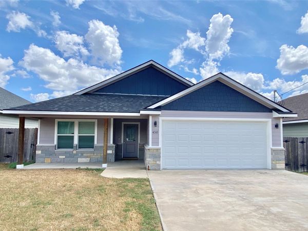 450 S Leon ST, Giddings, TX 78942