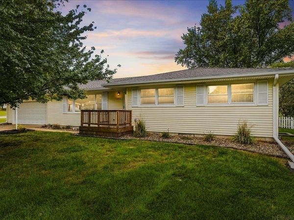 1911 Crescent Drive, Cedar Falls, IA 50613