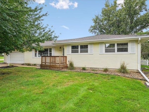 1911 Crescent Drive, Cedar Falls, IA 50613