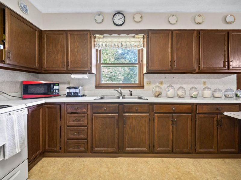14572 Hock Hocking Road, Logan, OH 43138 Photo 8