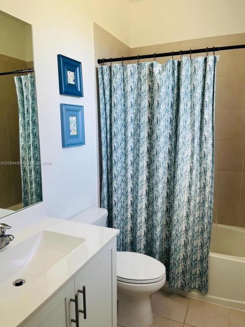 560 NE 206th Ln, Miami, FL 33179 Photo