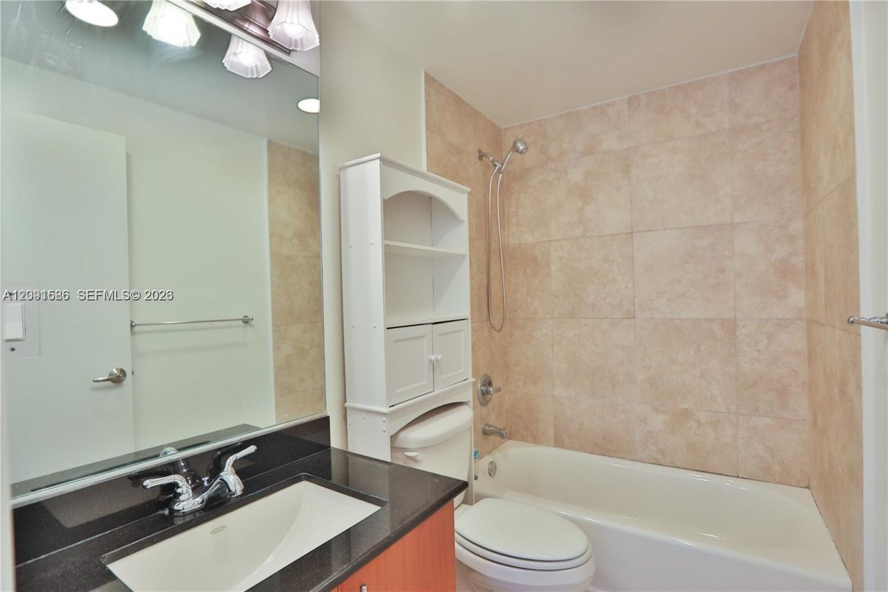 7501 E Treasure Dr, Unit 4K, North Bay Village, FL 33141 Photo