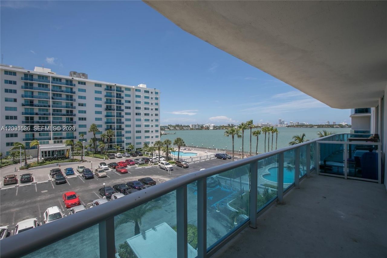 7501 E Treasure Dr, Unit 4K, North Bay Village, FL 33141 Photo