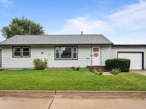 5324 10TH Avenue , Moline, IL 61265