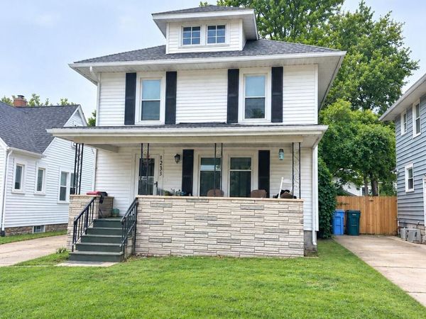 1233 Mechanic Street, Lansing, MI 48912