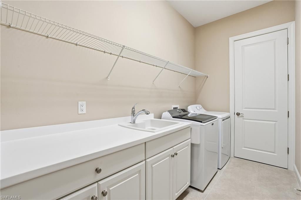 8665 Dilillo Ct, Naples, FL 34119 Photo