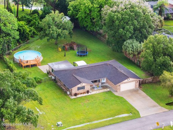 735 Pineda Avenue NE , Palm Bay, FL 32907