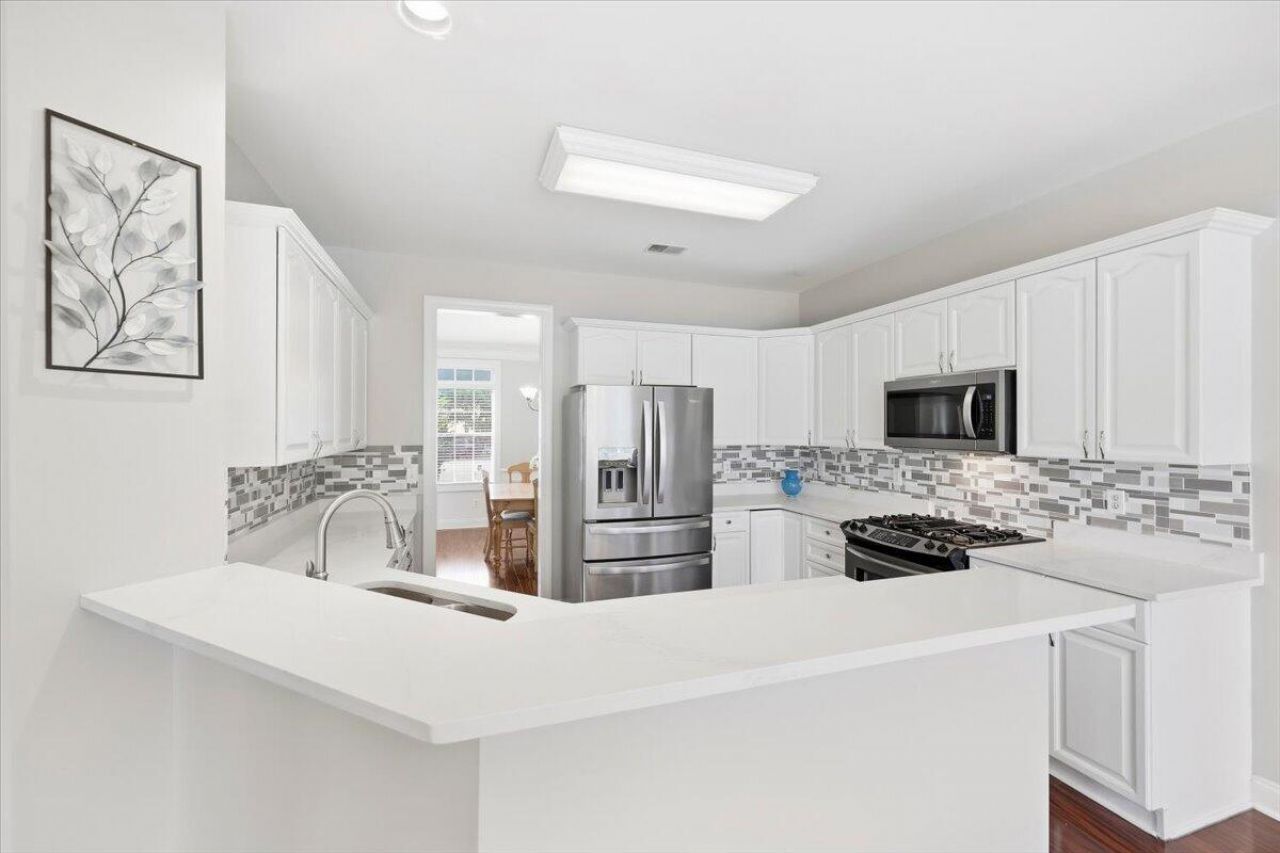 5008 Streamside Road Photo 24