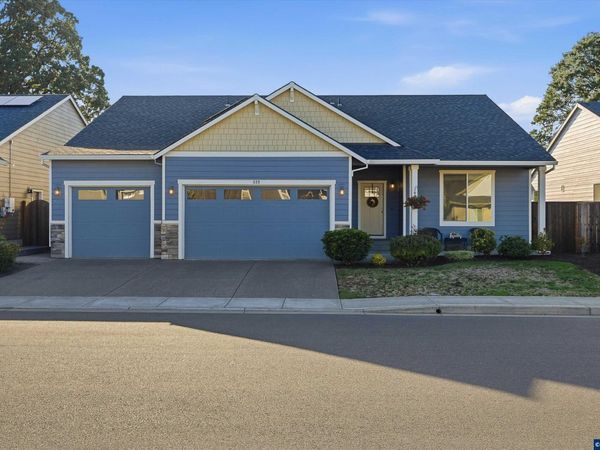 329 S 7th St, Carlton, OR 97111