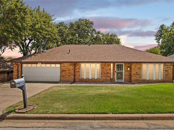 5710 Valley Ridge Court , Arlington, TX 76017
