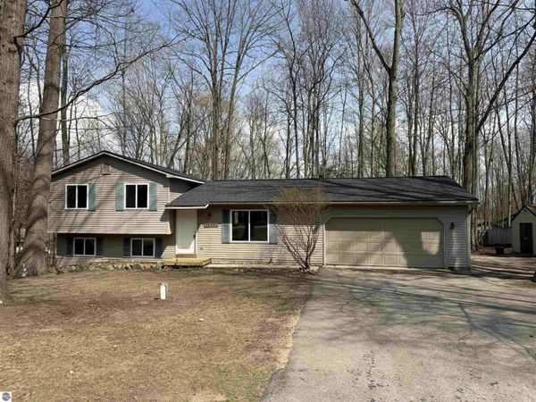 20761 White Oak Drive, Lake Ann, MI 49650
