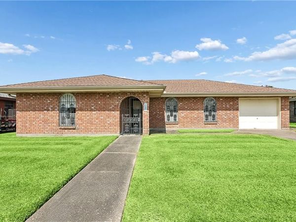 1104 CANDELIGHT Drive , Marrero, LA 70072