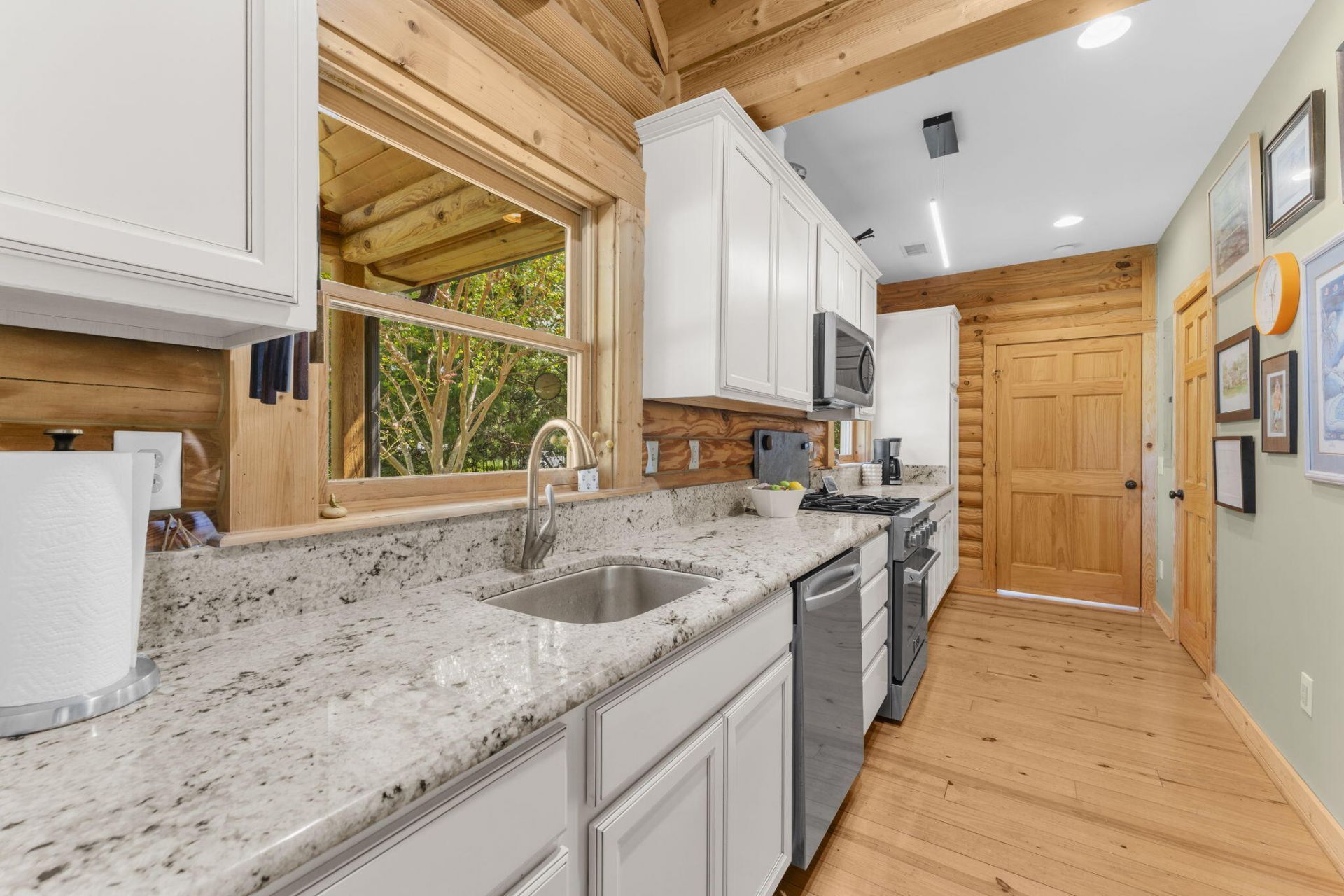 445 Carol Street Photo 8