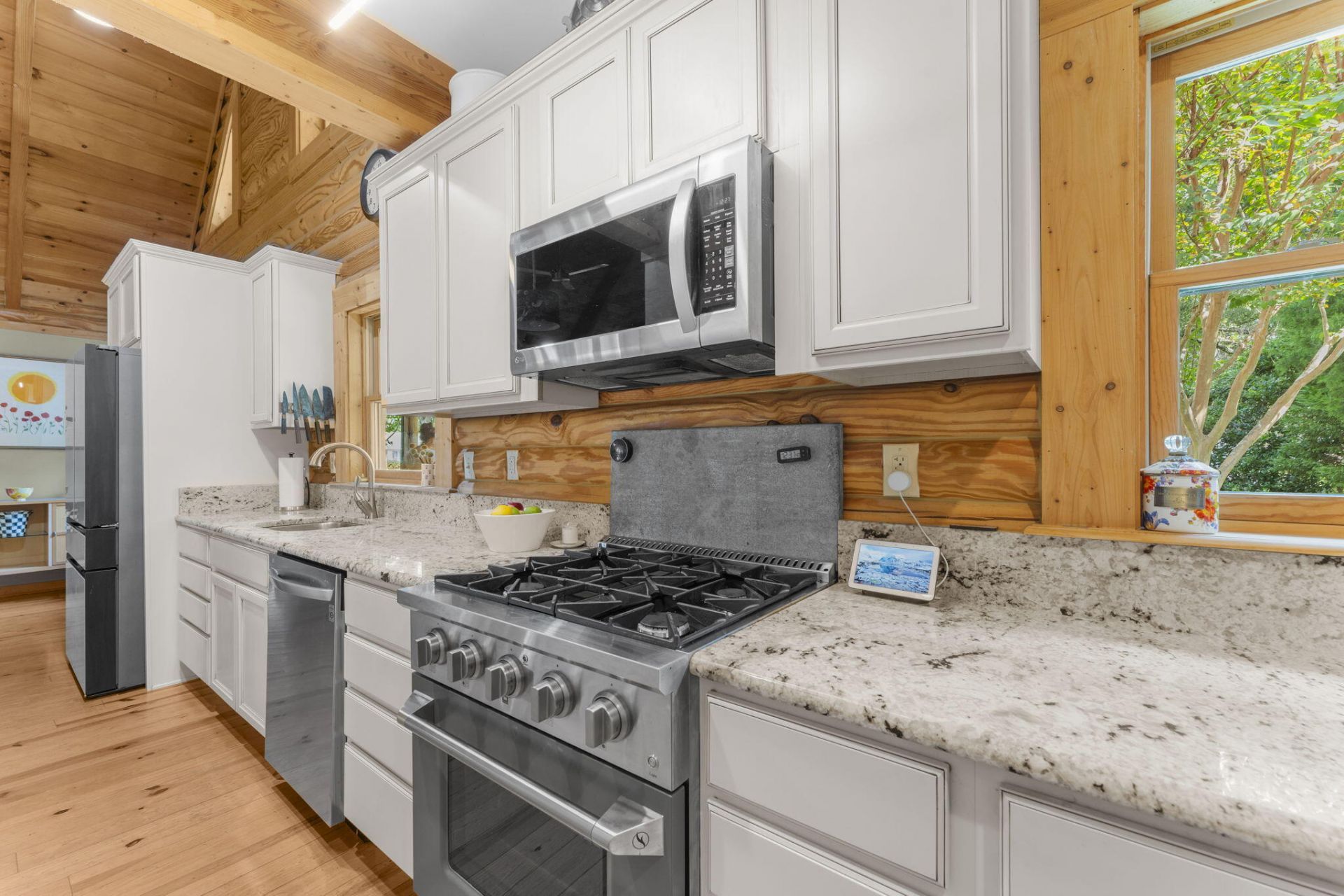 445 Carol Street Photo 9