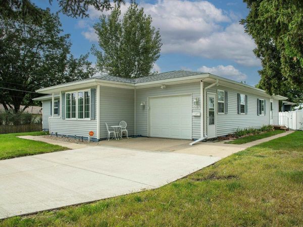 2215 Sager , Waterloo, IA 50701