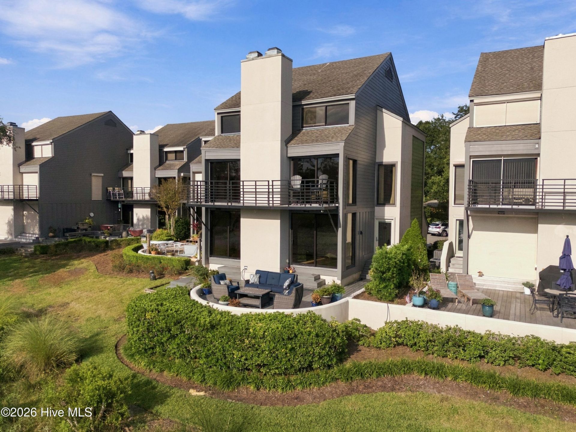335 Bradley Drive Photo 2