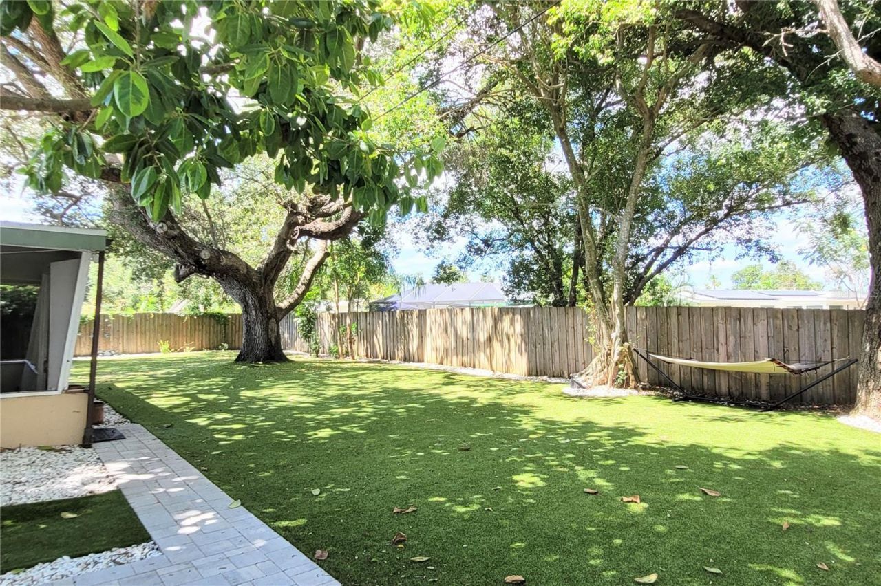 2975 Louise Street, Sarasota, FL 34237 Photo