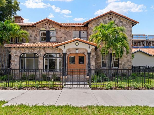 250 MIRROR LAKE DRIVE N, ST PETERSBURG, FL 33701