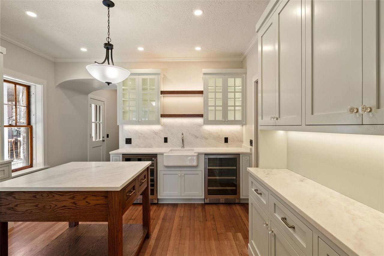 250 Mirror Lake Drive N, Saint Petersburg, FL 33701 Photo